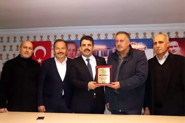 Muhtarlardan Çakır'a teşekkür plaketi