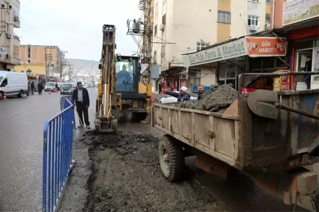 Cizre Belediyesi yaz kış demeden çalışıyor