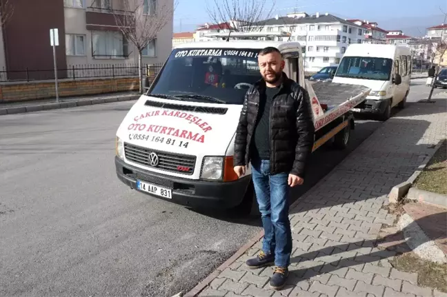 Bolu'da, akülü aracı bozulan engelliyi çekiciyle evine taşıdı