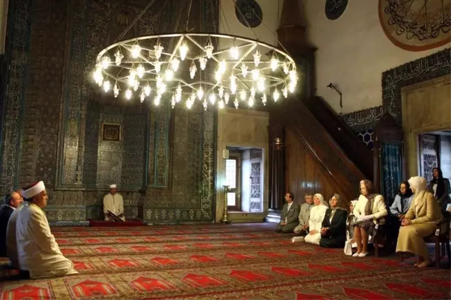 Ortaylı'nın, Kraliçe'nin Yeşil Cami ziyaretindeki Kur'an tilaveti eleştirisine Prof. Ay'dan cevap