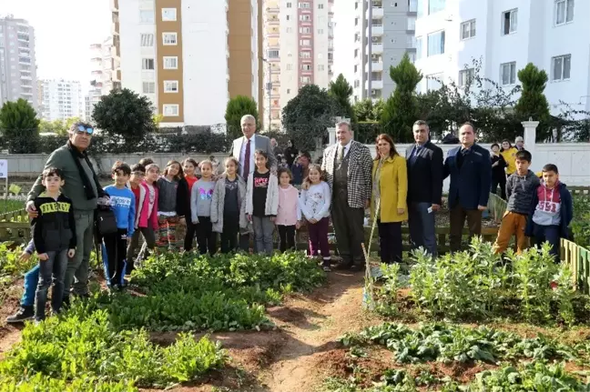 Mezitli Belediyesi çocuk hobi bahçesinde hasat sevinci