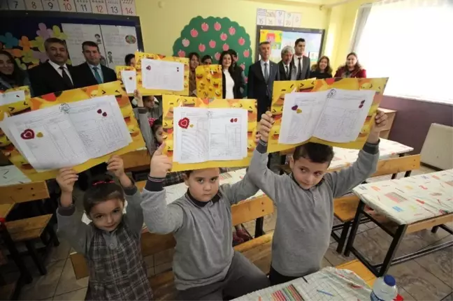 23 bin 782 öğrenci Edremit'te karne aldı