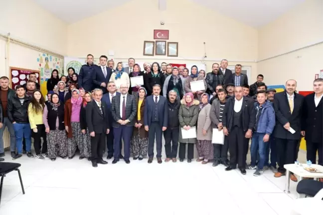 Burdur'da sürü yönetimi eğitimini tamamlayan çiftçilere sertifika