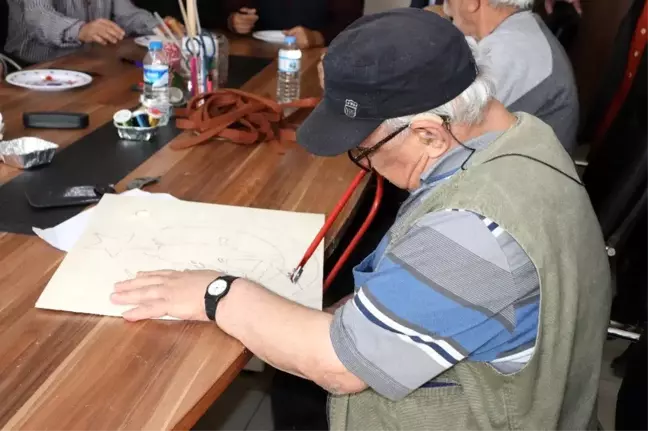 Huzurevi sakinleri sanatla huzur buluyor