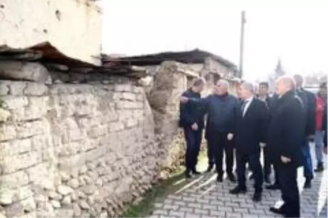 Bakan Yardımcısı Suver, Malatya'da deprem bölgesinde inceleme yaptı