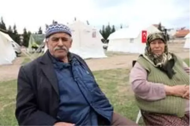 Depremlerle sarsılan Akhisar'da korku devam ediyor