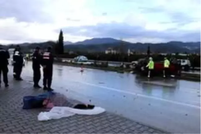 Yağışta kontrolden çıkan otomobil takla attı: 1 ölü, 1 yaralı
