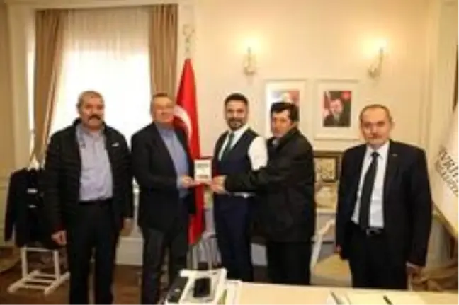 Yüzügüllü onursal üye yapıldı