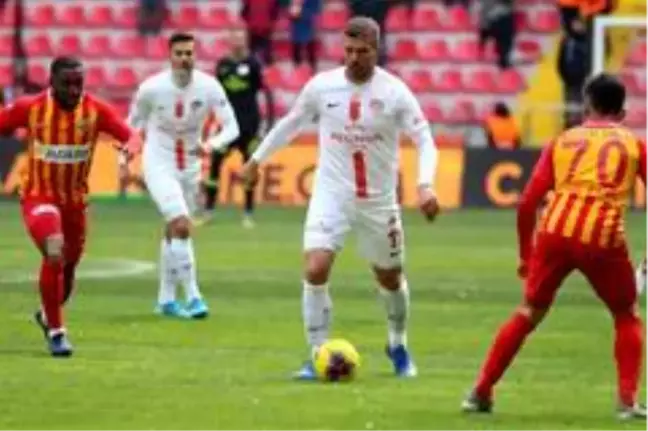 Antalyaspor kupada Podolski'yi riske etmeyecek