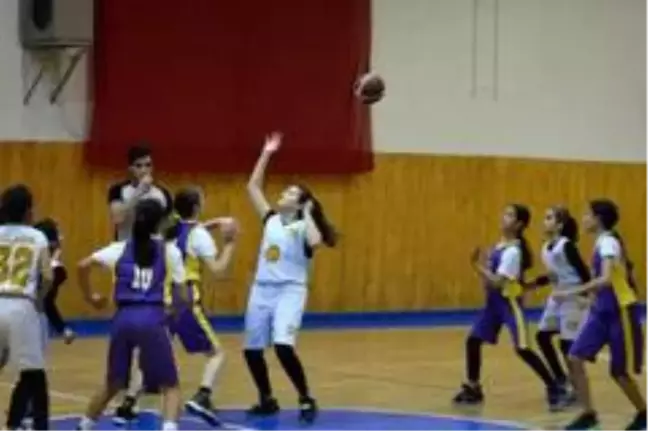 Potada çifte şampiyonluk Nazmiye Demirel'den