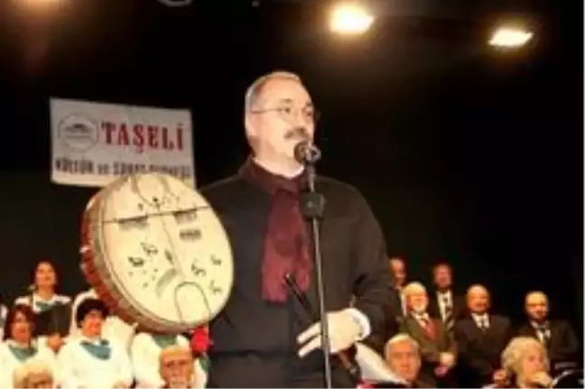 Kaymakam Emiroğlu, şaman davulu çalıp Doğu Türkistan'a selam yolladı