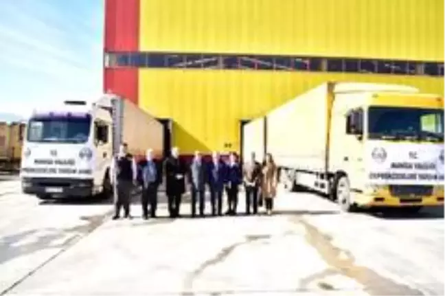 Manisalıların deprem yardımları Elazığ'a gönderildi
