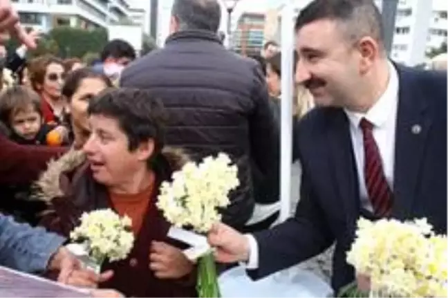 Başkan Başdaş ve Demirezen Konak'a sevgi saçtı