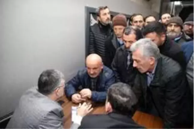 Başkan Keskin, Merkez Camii'de namaz sonrası vatandaşlarla görüşerek soruları cevapladı