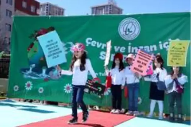 Gaziosmanpaşalı miniklerden geri dönüşüm defilesi