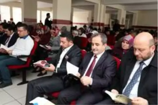 Başkan Arı, öğrenciler ve aileleri ile kitap okuma etkinliğine katıldı