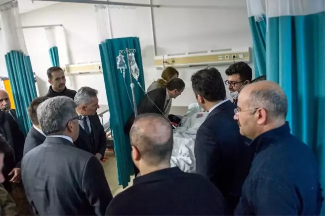 Vali Bilmez, yaralı gümrük memurlarını hastanede ziyaret etti