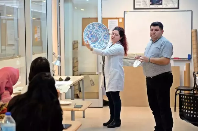 Yabancı misafirlere çini atölyesi