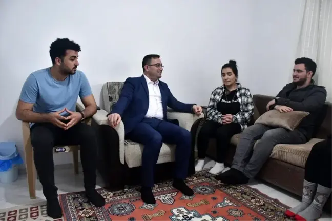 Başkan, üniversitelilerin çay davetini geri çevirmedi