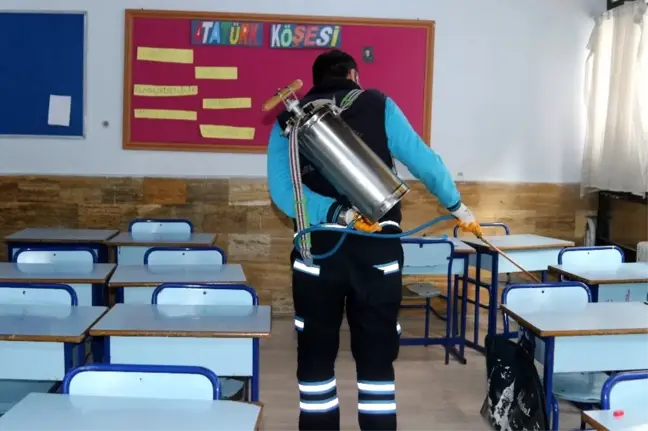 Denizli'de okullarda dezenfektasyon işlemleri başladı