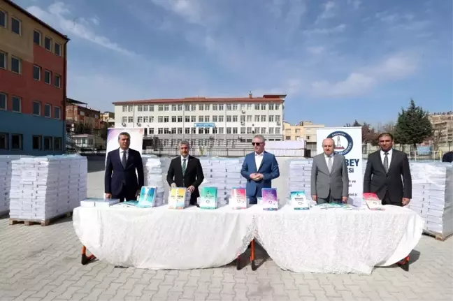 'Evde kal' kitaplar Şahinbey'den