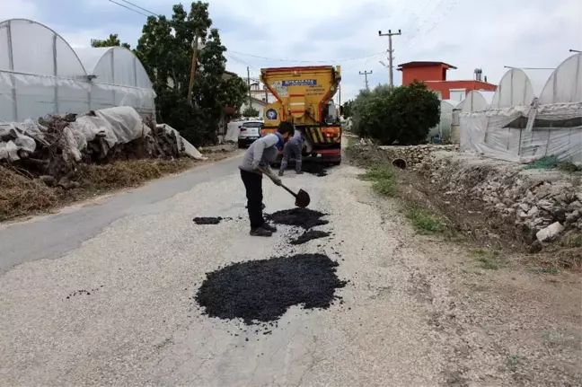Kumluca'da yol bakım, onarım ve yama çalışması yapıldı