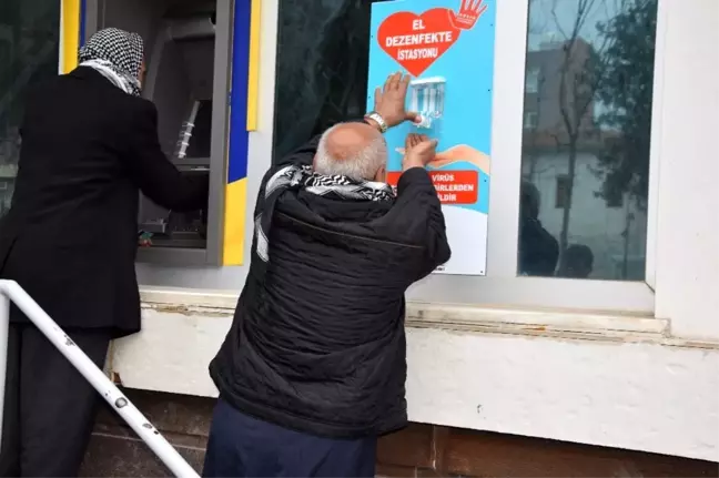 Viranşehir'de bankaların önüne dezenfekte istasyonu