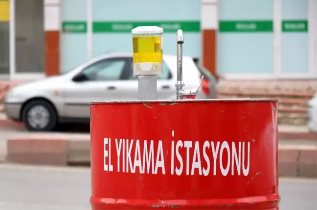 Kırşehirli esnaf, sokak ortasına dezenfekte istasyonu kurdu