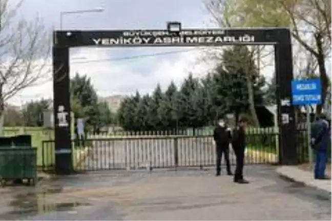 Diyarbakır'da vatandaşlar mezarlıkların kapısından döndü