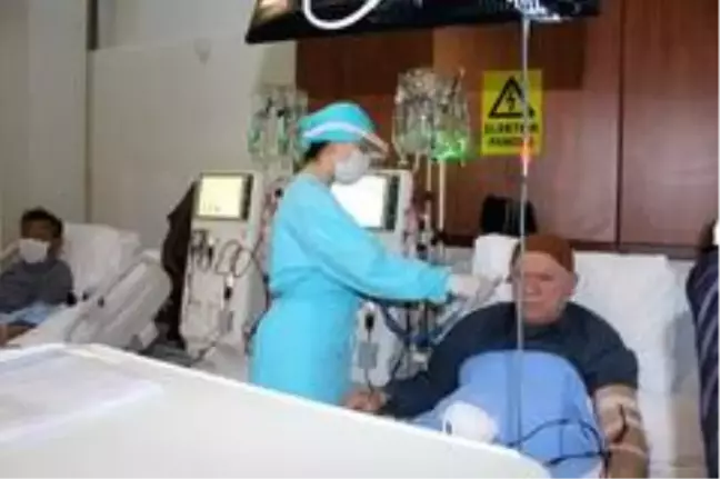 Siper maskeler sağlık çalışanlarına teslim edildi