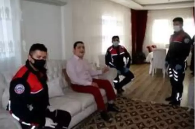 Polisliğe ilgi duyan engelli gence polislerden pastalı sürpriz