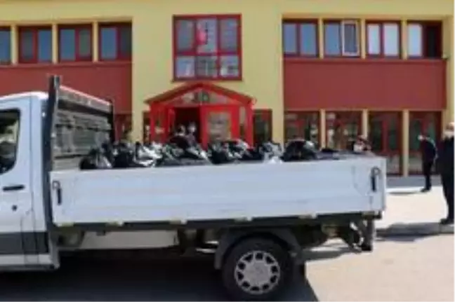 Kartal Belediyesi'nden sağlık emekçilerine 1000 adet 'koruyucu siperlik'