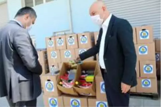 Tarsus'ta ihtiyaç sahiplerine gıda yardımı