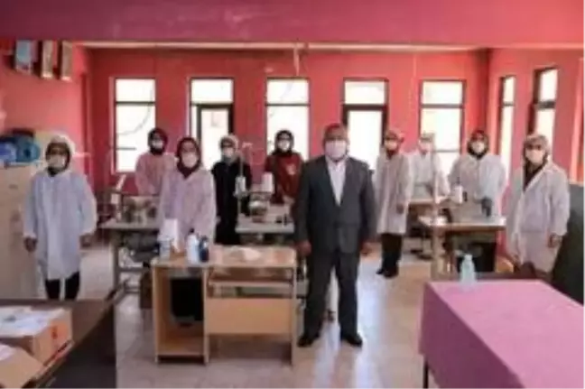 Ormanlı Belediyesi maske üretip halka dağıtıyor