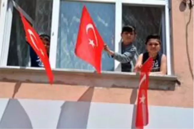 Görele Belediyesi'nden bayrak seferberliği
