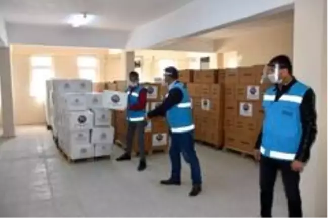 Kırıkkale'de hayırsever insanlardan ihtiyaç sahilerine gıda paketi
