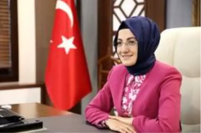 Akyurt Belediye Başkanı Ayık'ın sosyal medyadan sorularını bilene kitap hediye