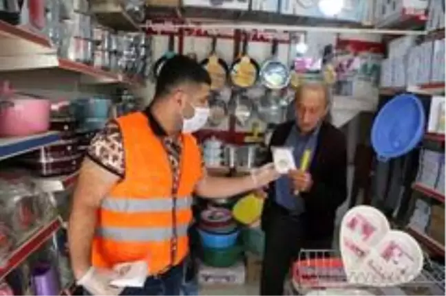 Cizre Belediyesi vatandaşlara maske dağıtmaya devam ediyor