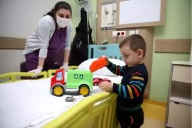 Çöp kamyonlarına hayran olan minik Fetih'e belediye ekipleri sürpriz yaptı
