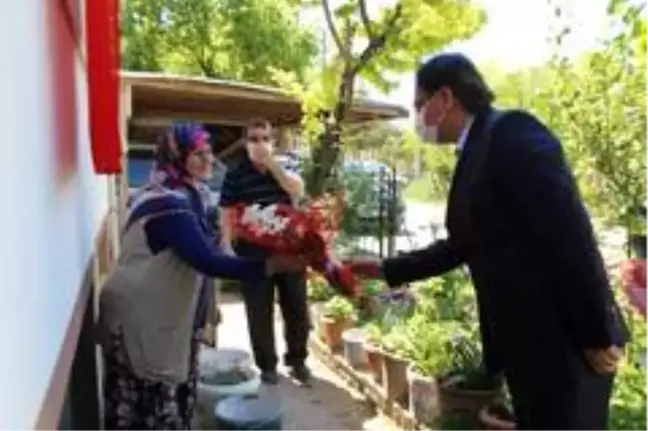 Anneler Gününde şehit annelerini yalnız bırakmadılar