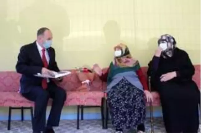Kaymakamın ziyareti 101 yaşındaki anneyi duygulandırdı