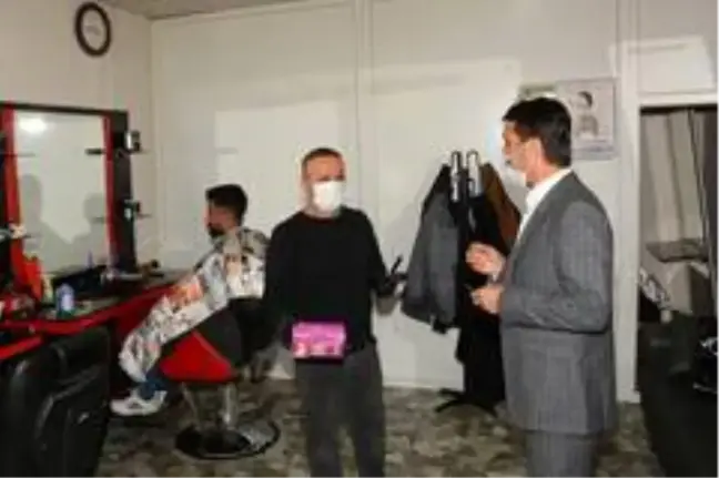 Başkan Şeylan'dan berberlere maske desteği