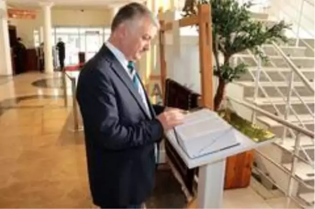 Vali Ersin Yazıcı Türkçe'ye sahip çıkmaya davet etti