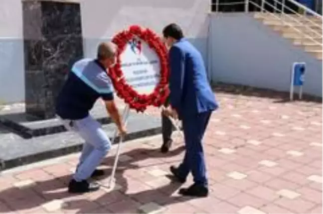 Pazaryeri'nde 19 Mayıs kutlamaları Atatürk Anıtı'na çelenk sunulmasıyla başladı