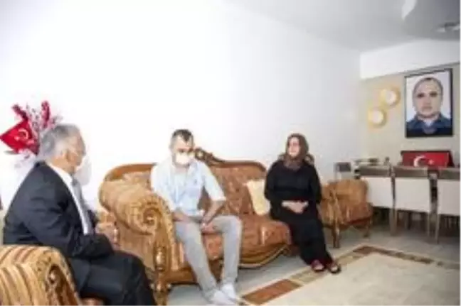 Şehit ailelerine anlamlı ziyaret