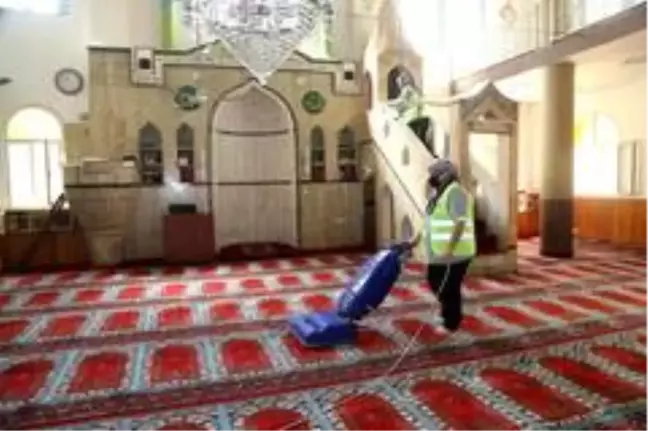 Yüreğir'de camiler ibadete hazır