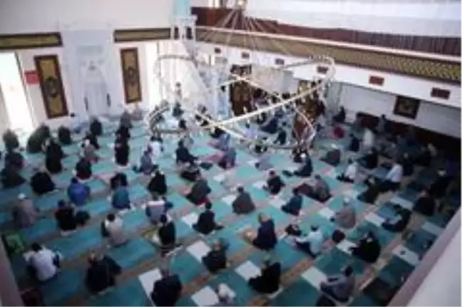 Sultanbeyli'de camiler cemaatine kavuştu