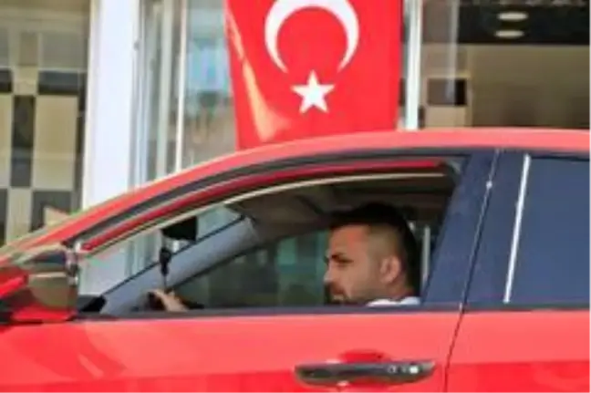 Piyango milyoneri Murat Tokmak'ı binlerce kişi takibe aldı