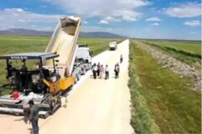 Karatay'da yol ve asfalt seferberliği sürüyor