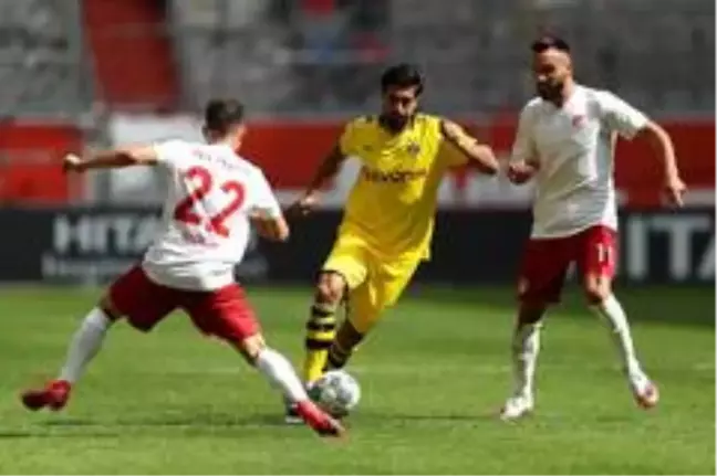 Dortmund zirve yarışına devam dedi!
